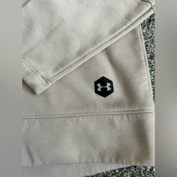 Under Armour Women’s Hoodie in Dusty Rose and Black Size Medium - Picture 3 of 7